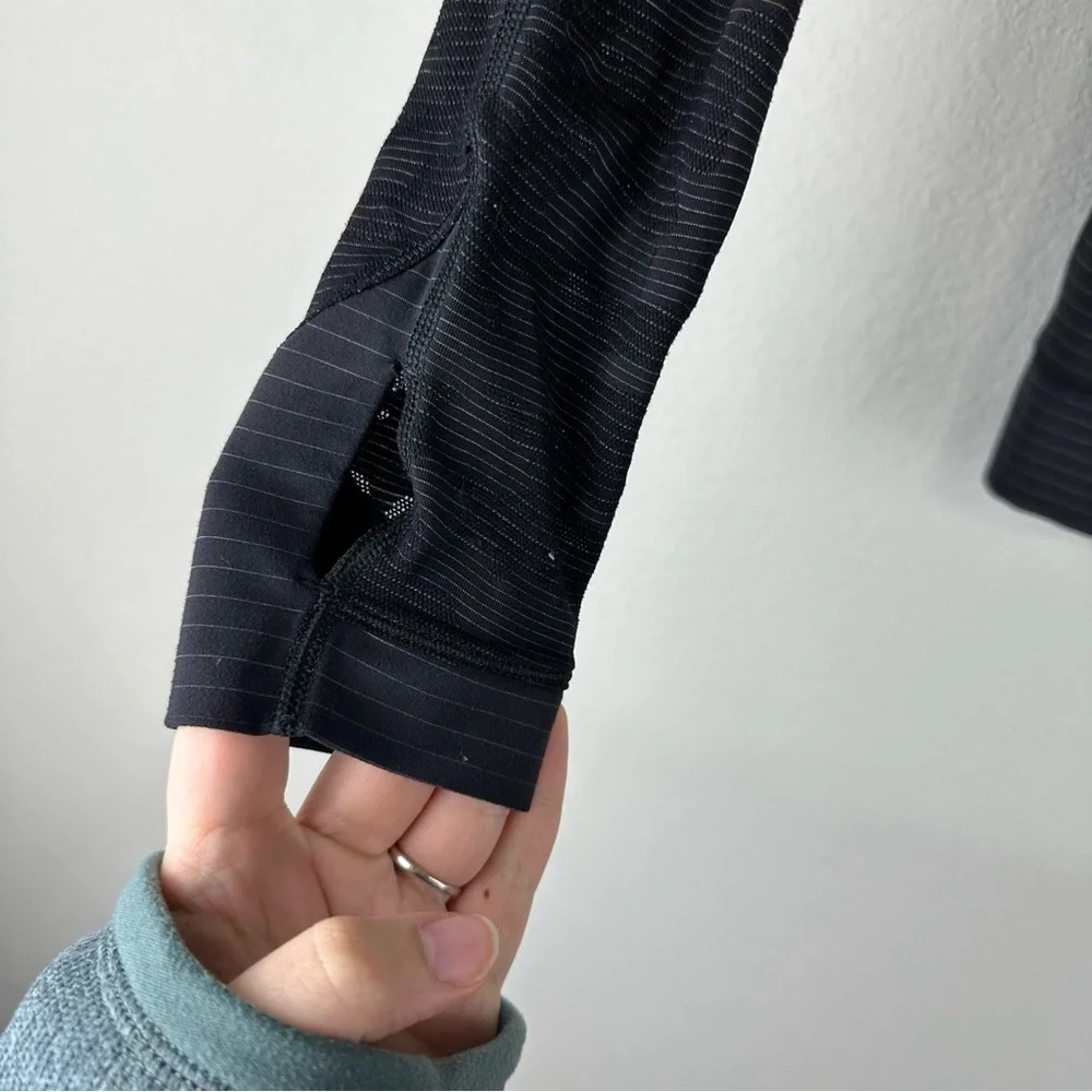 Lululemon Black Micro Stripe Run For Days Long Sleeve Athletic Athleisure Top 12